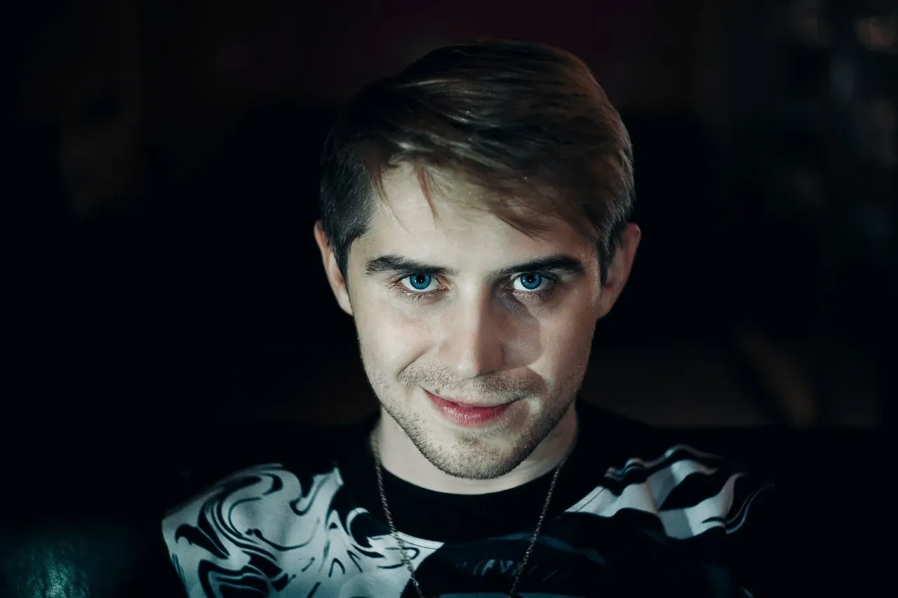Niki L